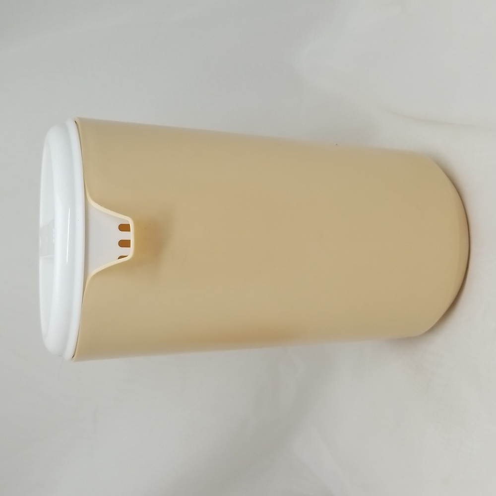 Vintage Rubbermaid Plastic Pitcher - Picture 9 of 14